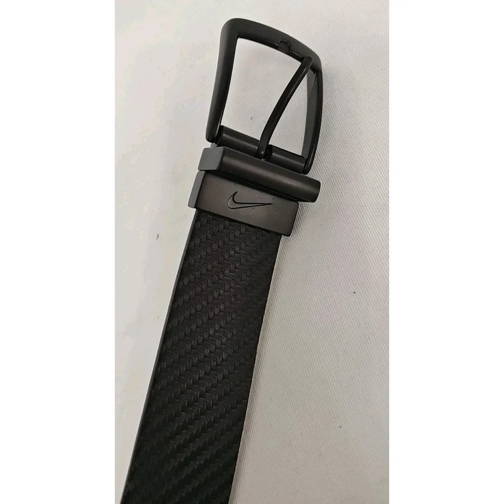 NIKE Men's 36 Carbon Fiber Texture Reversible Belt Black White Golf 20529‎